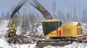 The H860C during start-up and operator training. Together, Mackolines Machines & Hire and Canadian Forestry Machines are making a significant investment in training and support.