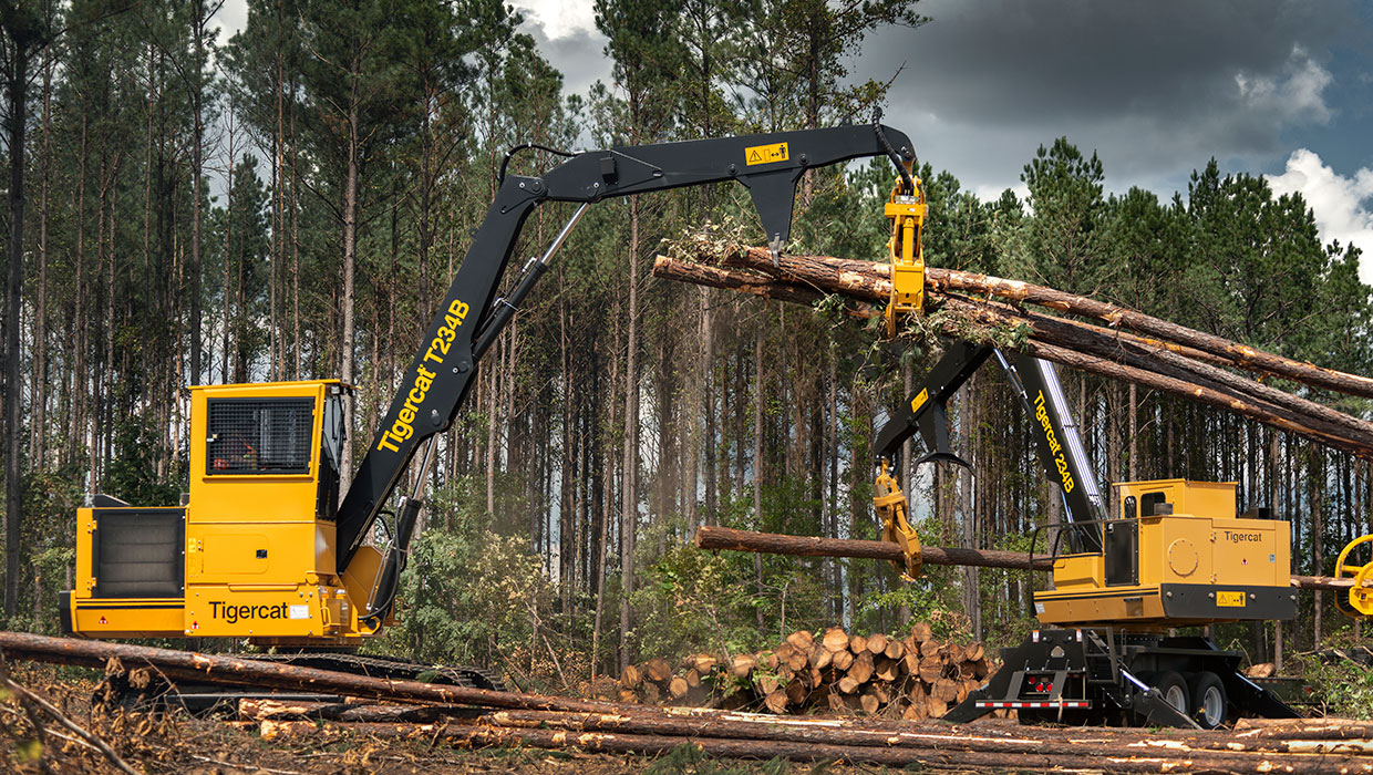 Image of a Mackolines Machines & Hire T234B loader working in the field