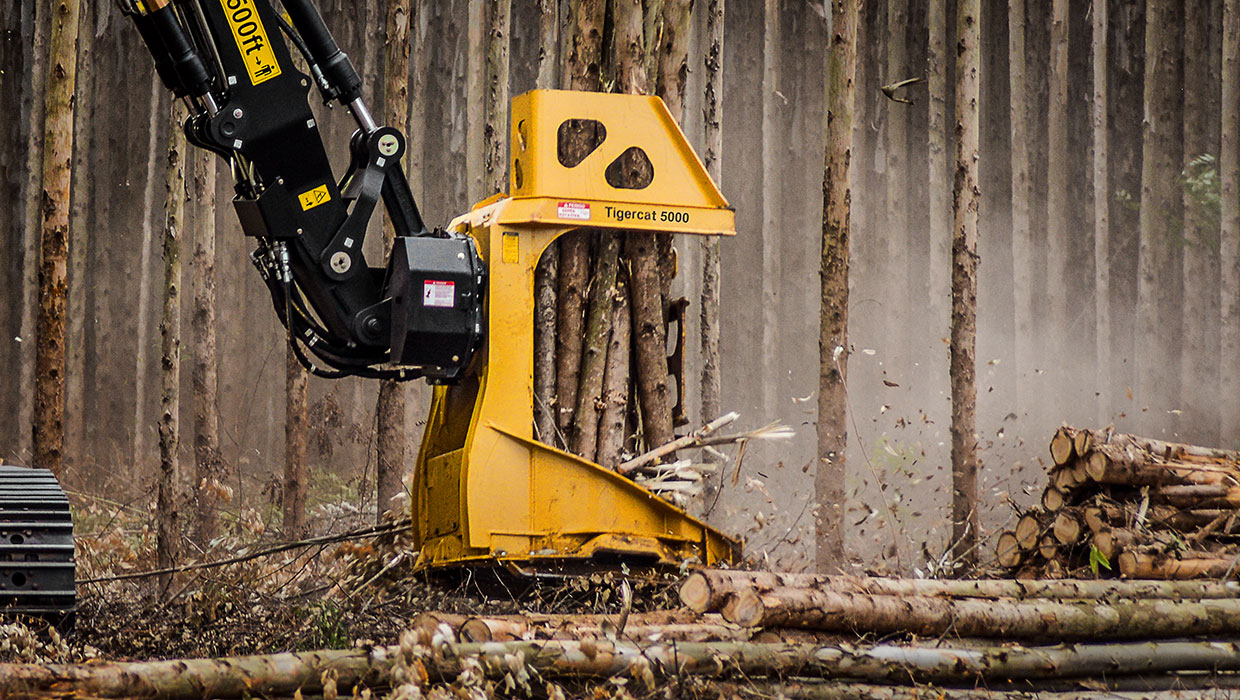 Image of a Mackolines Machines & Hire 5000 bunching saw working in the field