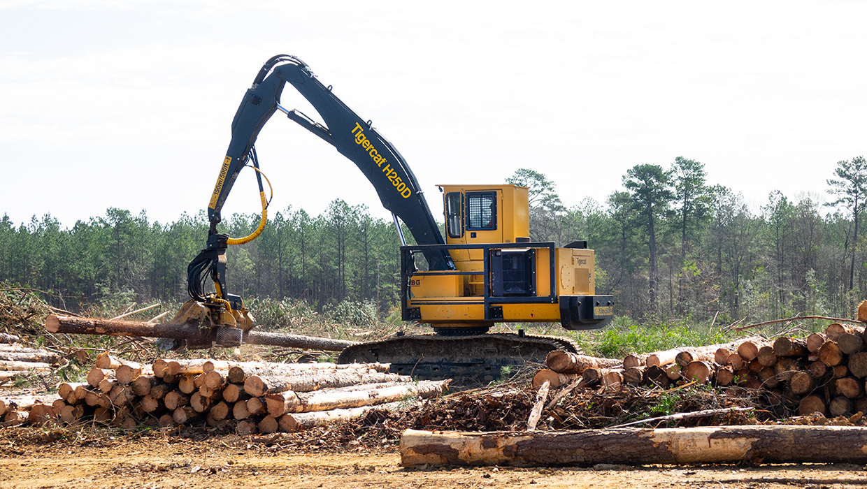 Image of a Mackolines Machines & Hire H250D processor working in the field.