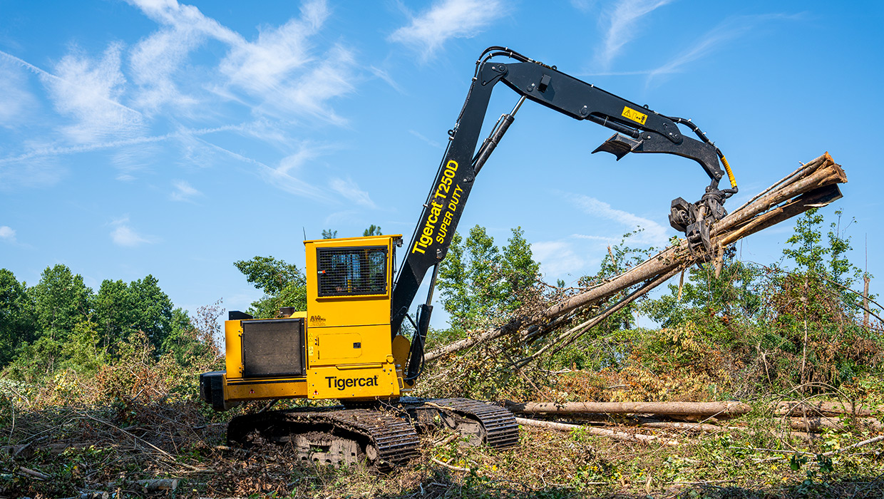 Image of a Mackolines Machines & Hire T250D loader working in the field