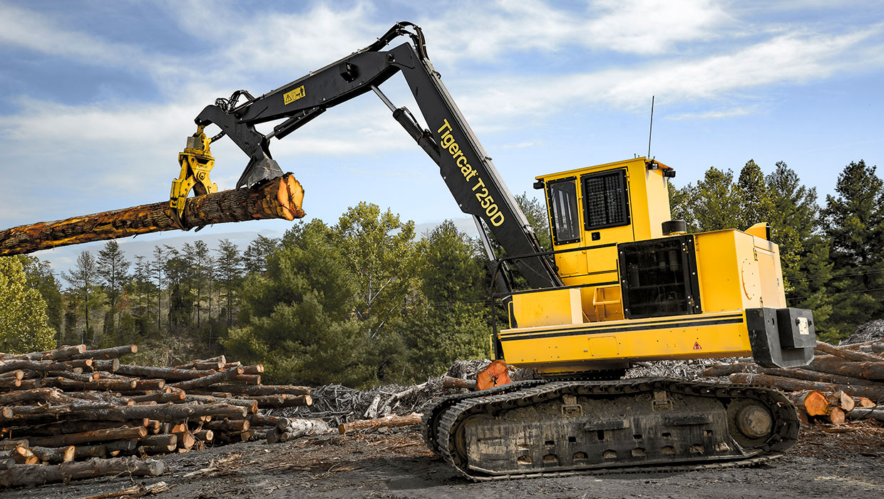 Image of a Mackolines Machines & Hire T250D loader working in the field