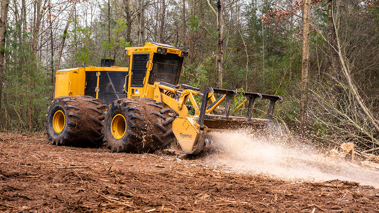 Image of a Mackolines Machines & Hire M726G mulcher working in the field