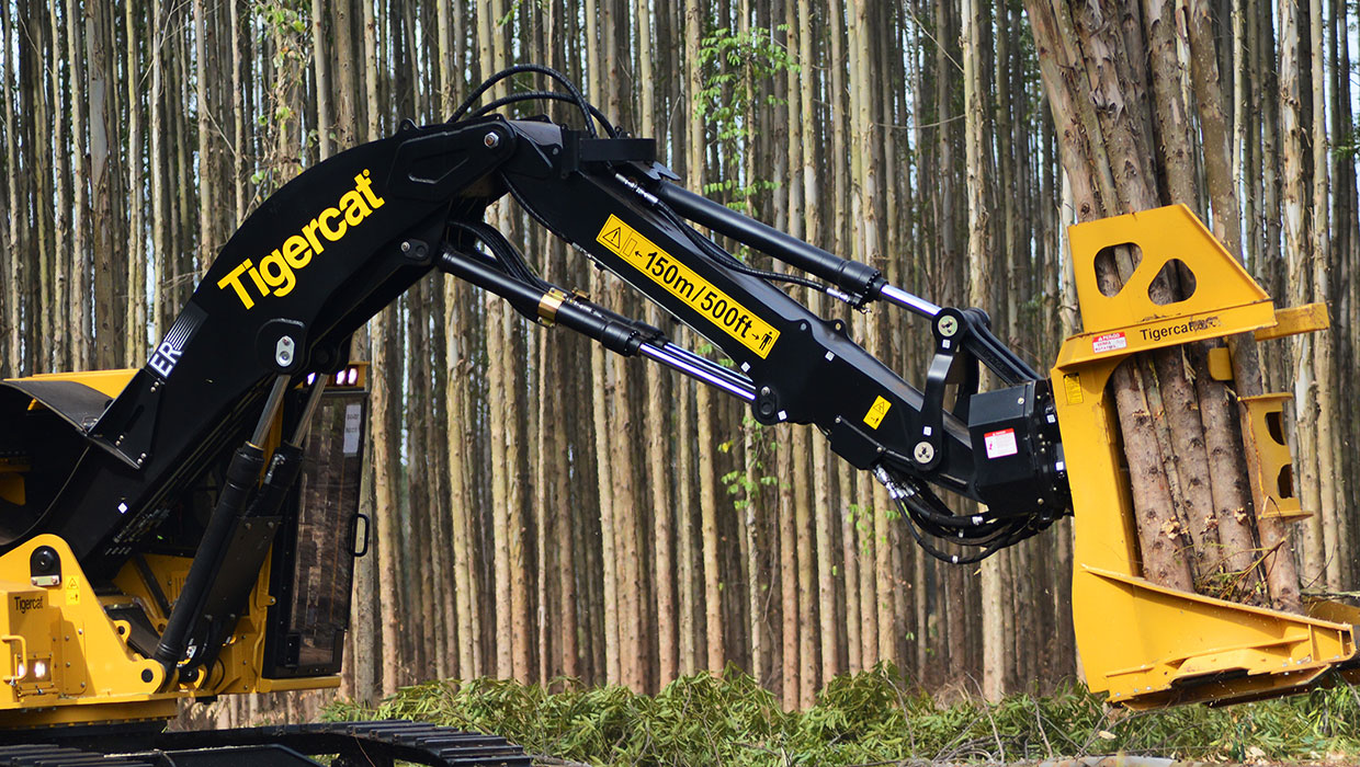 Image of a Mackolines Machines & Hire 5300 bunching saw working in the field