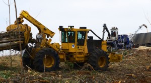 These high capacity chipping systems are very sensitive to workflow issues and Daniel collects detailed production data to manage and optimize the flow of wood. In very large wood, a 630D can pull enough trees to fill a chip van in as little as two drags.