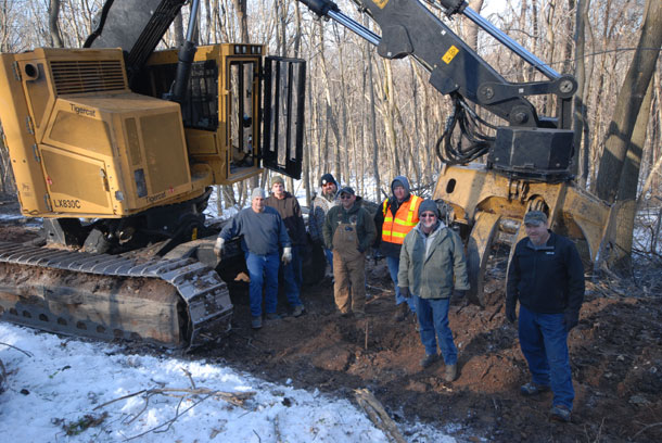 (L-R) J&B Logging owner and LX830C operator, Jimmy Glotfelty; skidder operator, Clayton Baker; Ricer Equipment (Mackolines Machines & Hire dealership) owner, Lyle Ricer; Ricer Equipment sales specialist, Brandon Greene; Mackolines Machines & Hire district manager, Jerry Smeak; sales specialist, Pat Garrett and mill owner from Indiana, Mike Reynolds