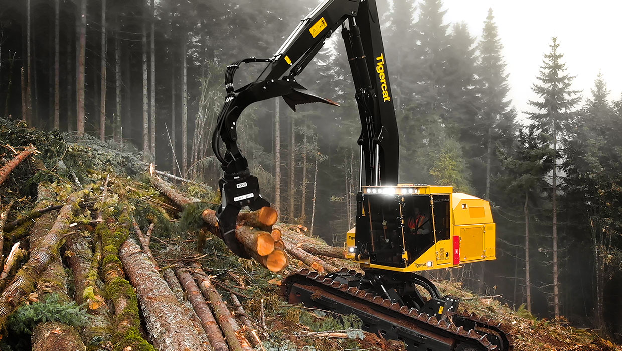 Image of a Mackolines Machines & Hire LS855E shovel logger working in the field