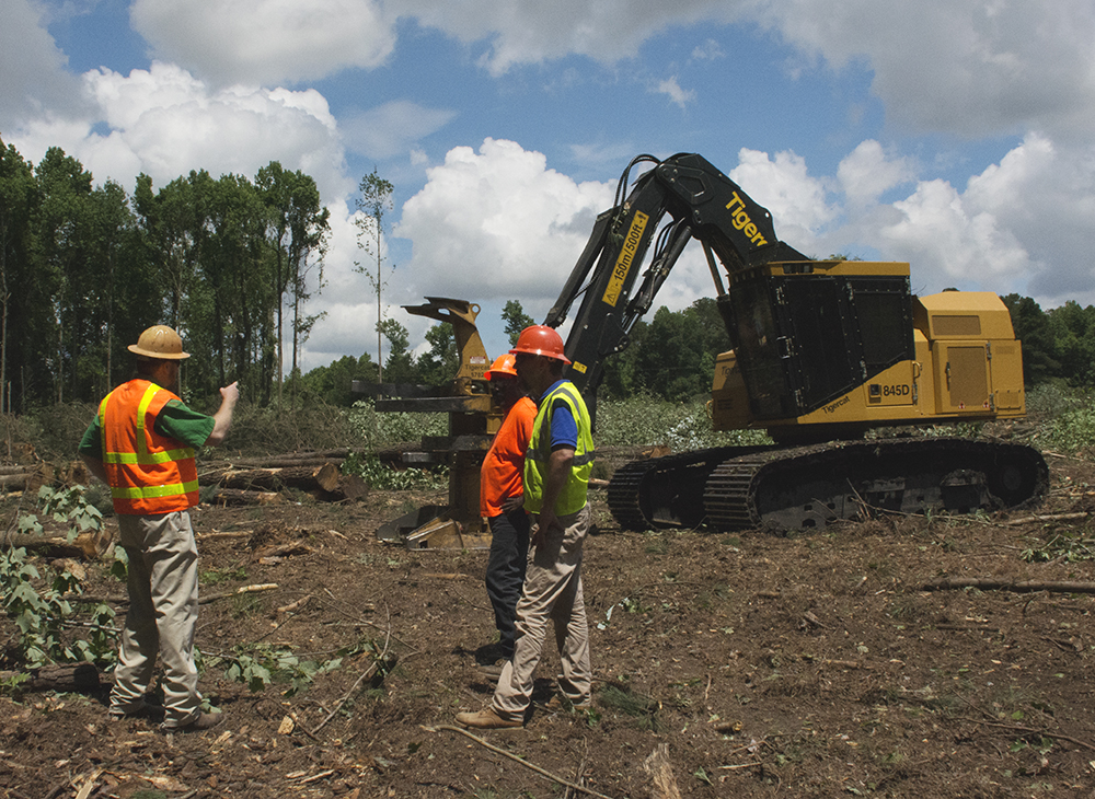 (L-R) Ben Twiddy, co-owner of Mackolines Machines & Hire dealer CTW Equipment, 845D operator Swindle White and Conetoe Land & Timber owner, Forrest York.