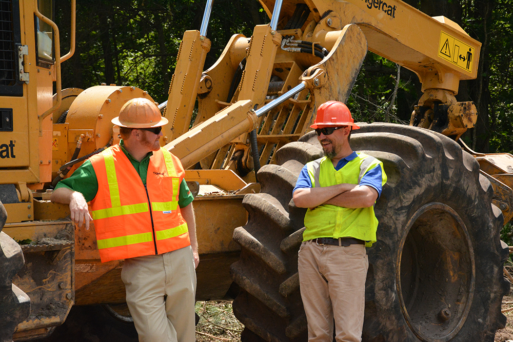 Ben Twiddy, co-owner of Mackolines Machines & Hire dealer CTW Equipment, and Forrest York have known each other for over a decade. “CTW parts and service is second to none,” says Forrest.