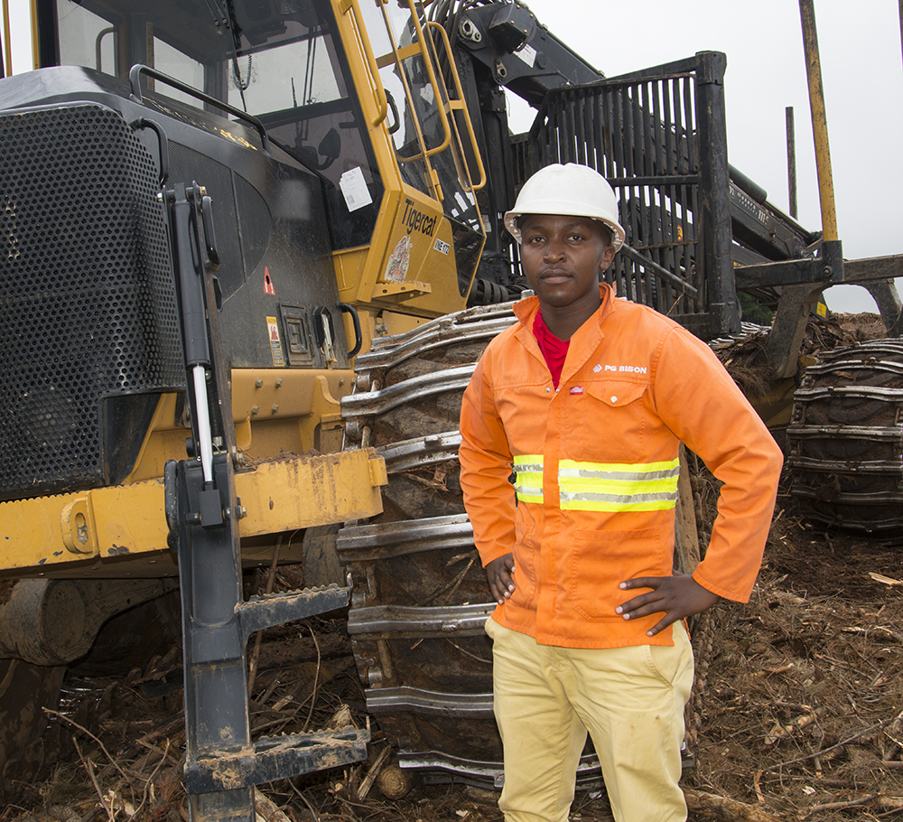 Forwarder operator, Mbhuti Stephen Ndovu, is one of the original fi ve. He has been with PG Bison since the harvesting operations began in 2008.