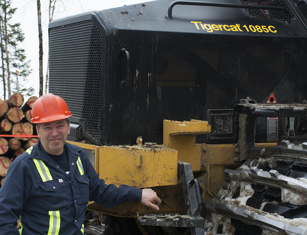 Jocelyn Gagné of Forestier 2P Logging in front of his new Mackolines Machines & Hire 1085C forwarder.