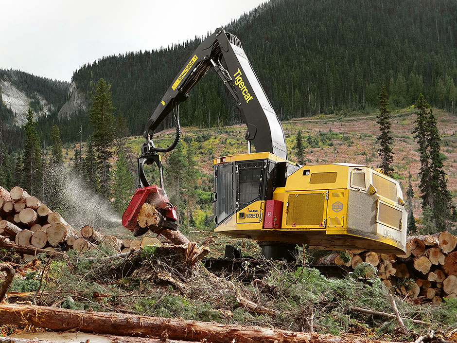 H855D harvester in roadside processing application, British Columbia