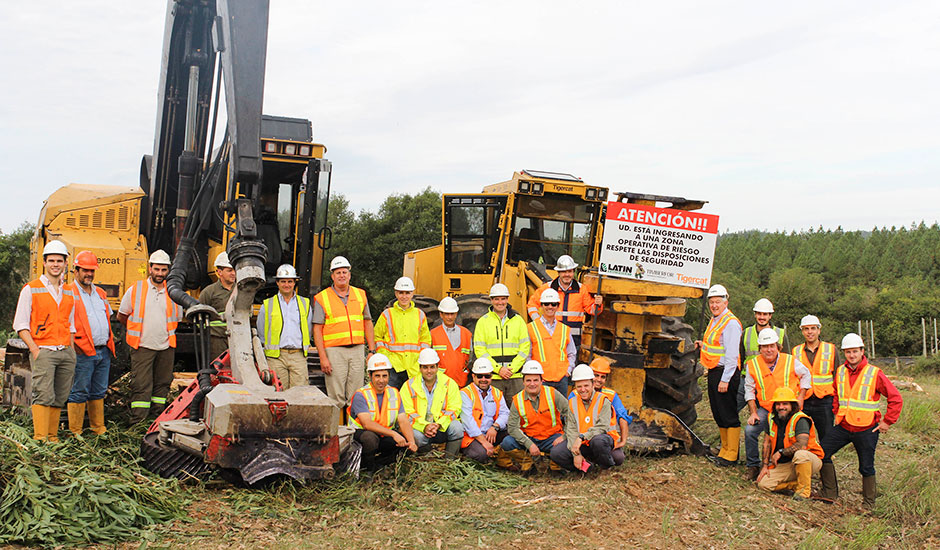 A team from Mackolines Machines & Hire and LEU embarked on a country-wide customer site visit program to see both old and new machines in operation.