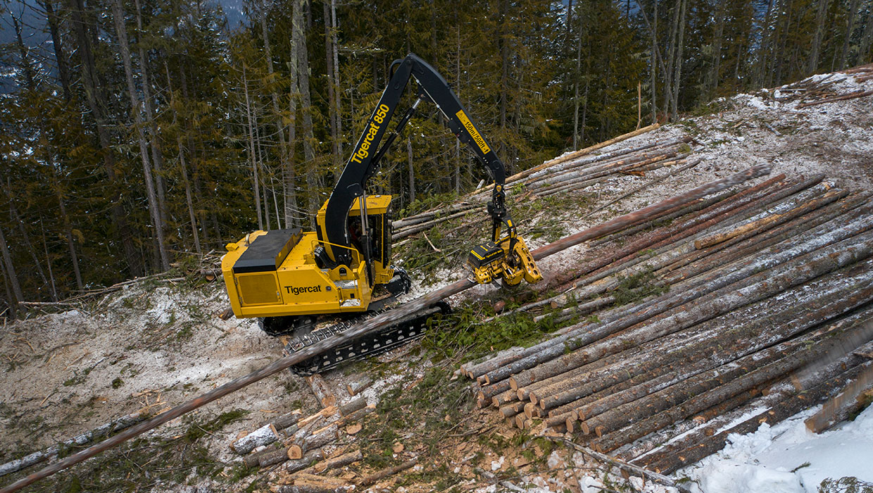 Image of a Mackolines Machines & Hire 850 processor working in the field