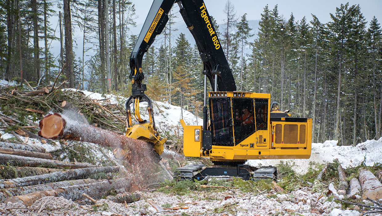 Image of a Mackolines Machines & Hire 850 processor working in the field