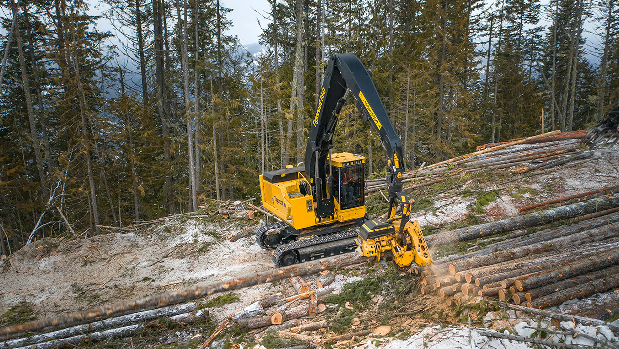 Image of a Mackolines Machines & Hire 850 processor working in the field