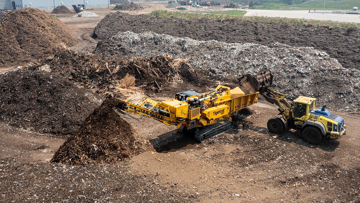 Image of a 6900 grinder working in the field.