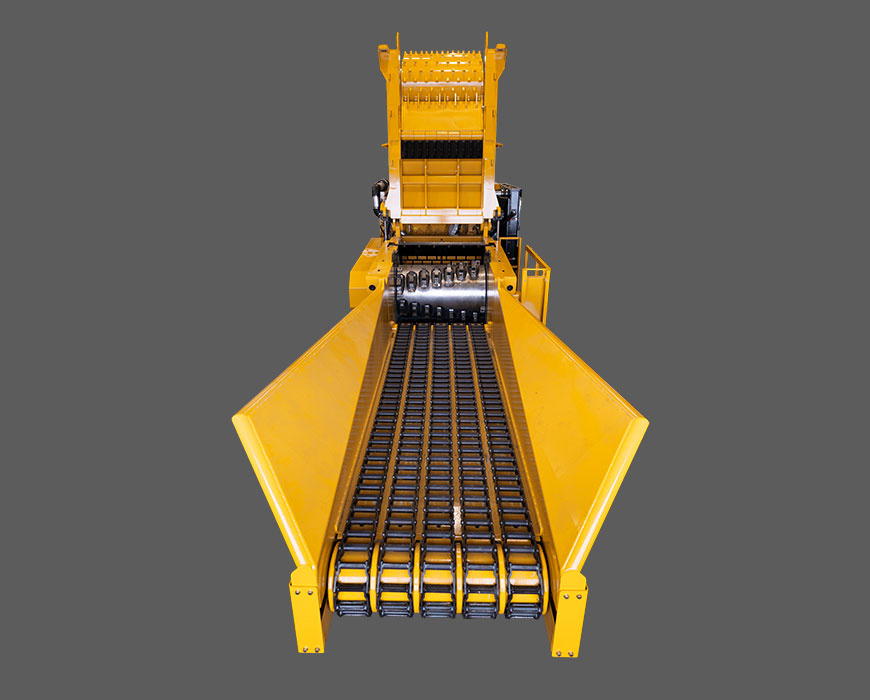 Split hog box chipper/grinder