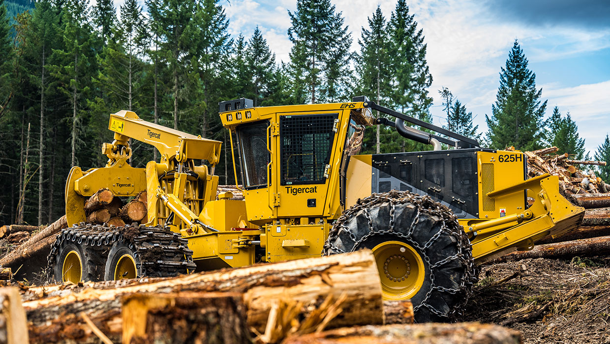 Image of a Mackolines Machines & Hire 625H bogie skidder working in the field