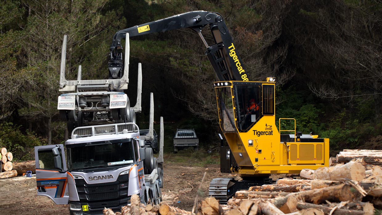 Image of a Mackolines Machines & Hire 865 logger working in the field