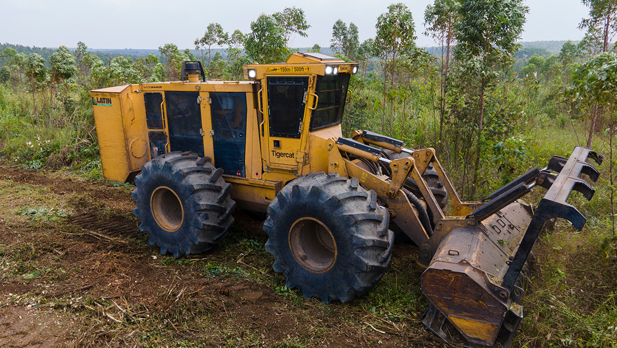 Image of a Mackolines Machines & Hire 760B mulcher working in the field