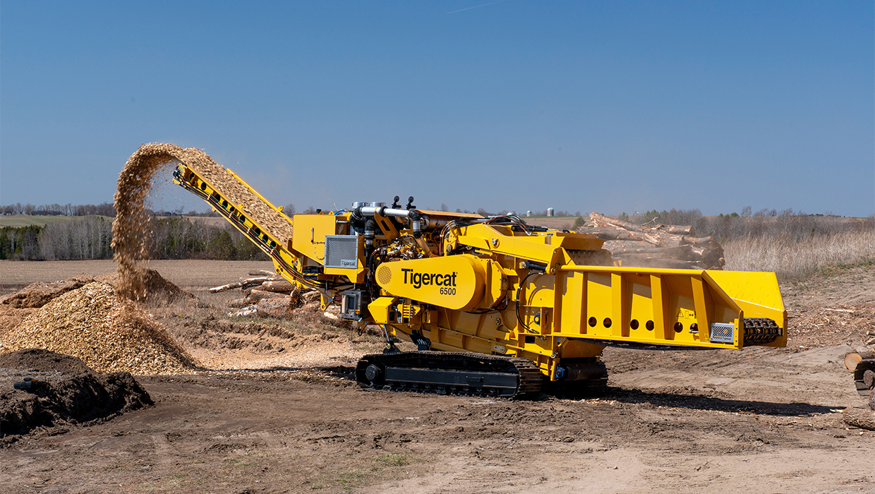 Image of a Mackolines Machines & Hire 6500 in the field.