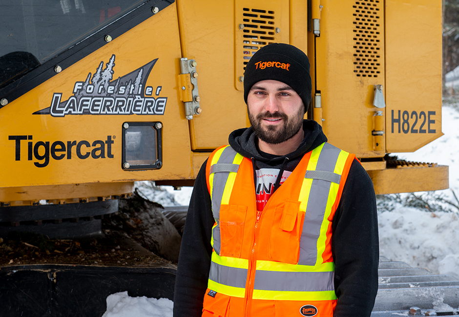 H822E/570 operator, Cedric Laferrière.