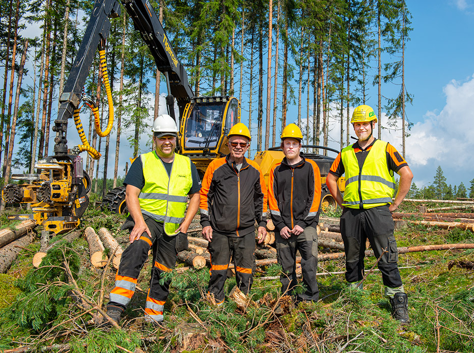 Foto av tre generationer Mossfeldt. Roland, Lars-Erik, Marcus och Henrik.