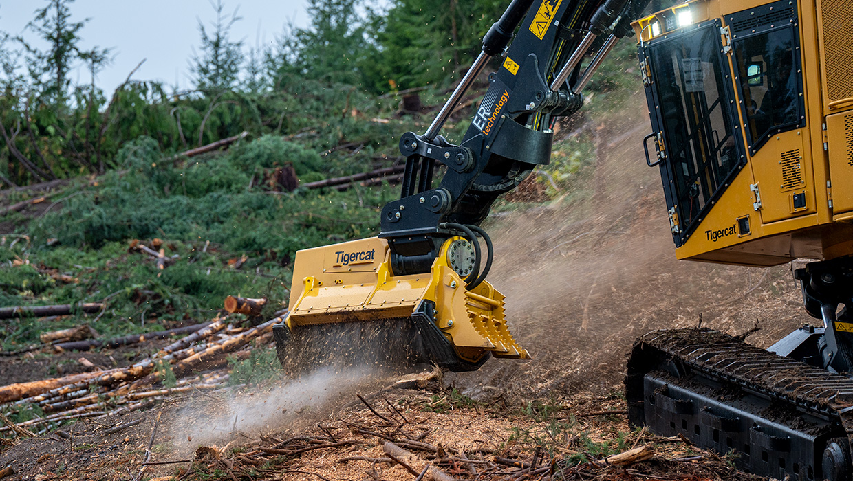 Mackolines Machines & Hire 4161-15 mulching head working in the field