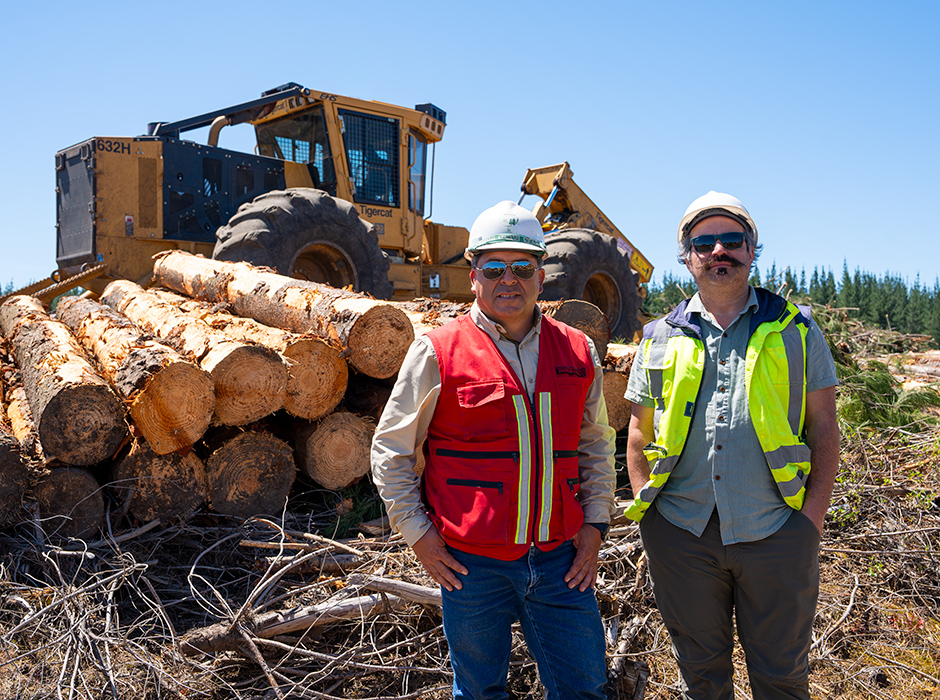 Victor Gonzalez (supervisor), Carlos Barrenechea (operations manager).