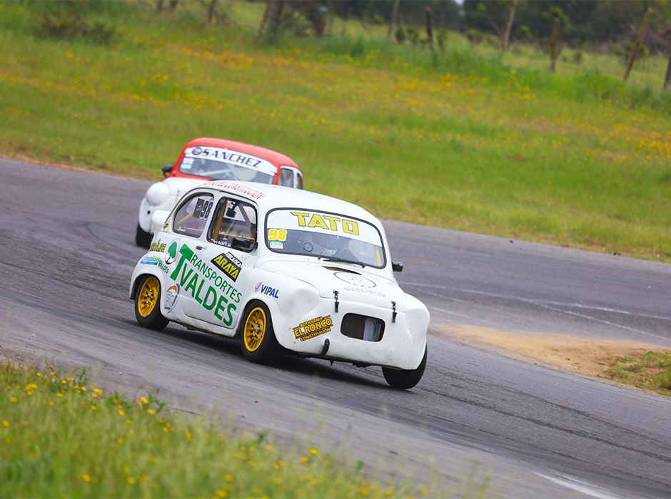 Fiat 600 na pista de corrida