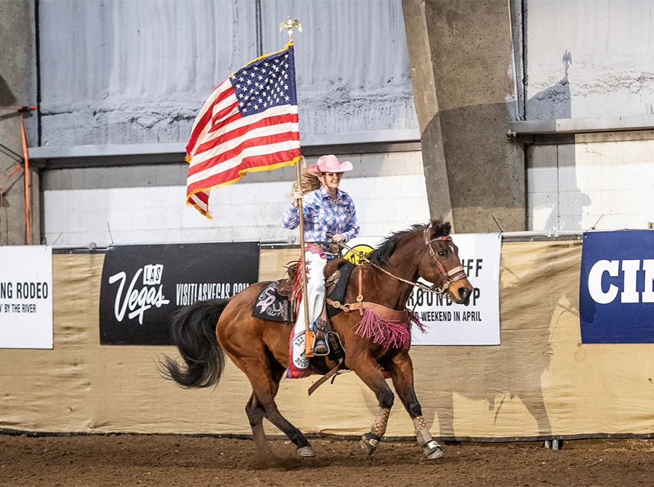 Durante el fin de semana Sabrina monta sus caballos, Teddy y Osiris, y compite en tiro montado. “Tiro dos revólveres de acción simple Colt 45 montada a caballo y diez objetivos en distintos patrones. Coso todas mis faldas para mis competiciones de tiro montado y ahora tengo una gran colección”. También disfruta cazar, pescar y andar en su motocicleta.